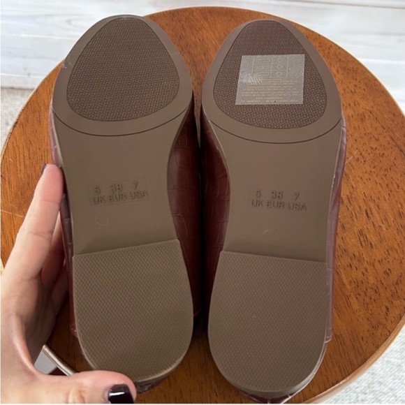 Zara Croc-Embossed Brown Loafers with Gold Detail $68 - Picture 2 of 11